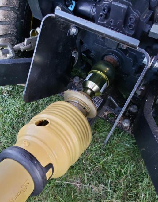 Female, 1-3/8" 6-Spline Male PTO Adapter