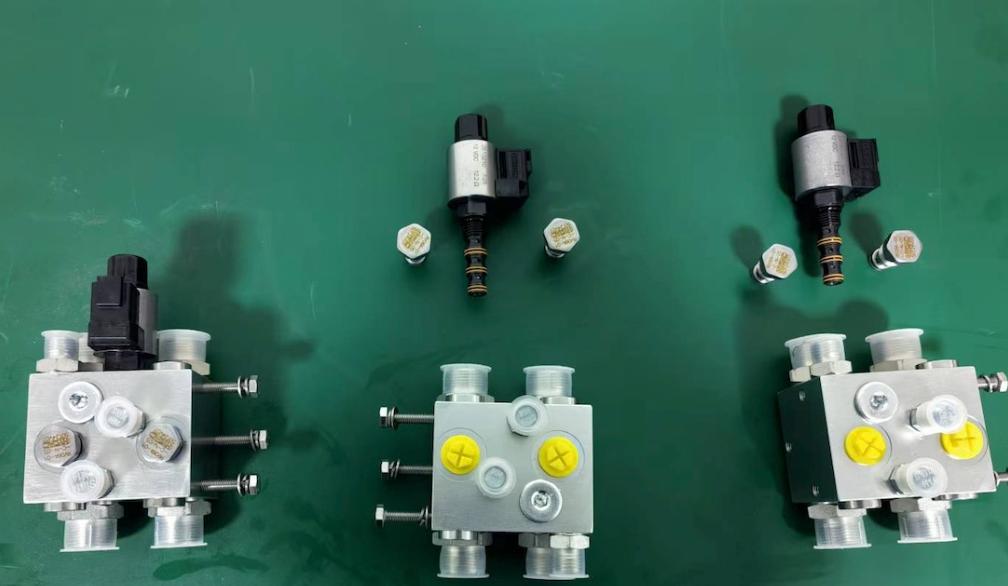 Improve Work Efficiency 0.5 - 10MPa Hydraulic Solenoid Valve IP65 - IP67 Differential Lock Solenoid Valve