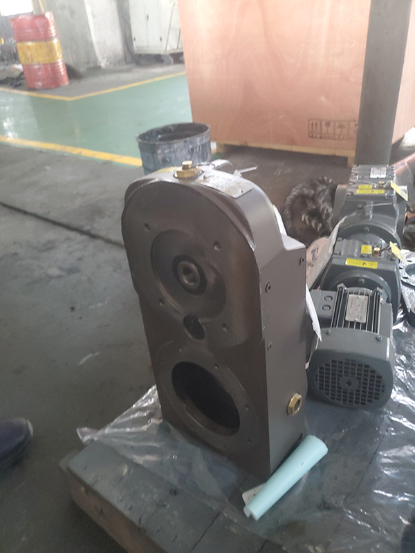 Customized Non-standard Gearbox Dock Crane Speed Reducer for High Duty Port Crane Hoisting