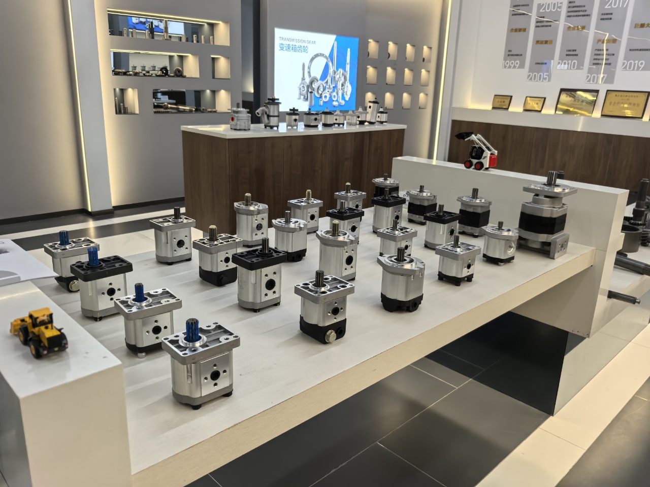 High Quality Single Acting Right Electric Hydraulic Pump Replacement of ford Tractor 5100,5000,5200,7000,7100,7200 Machine