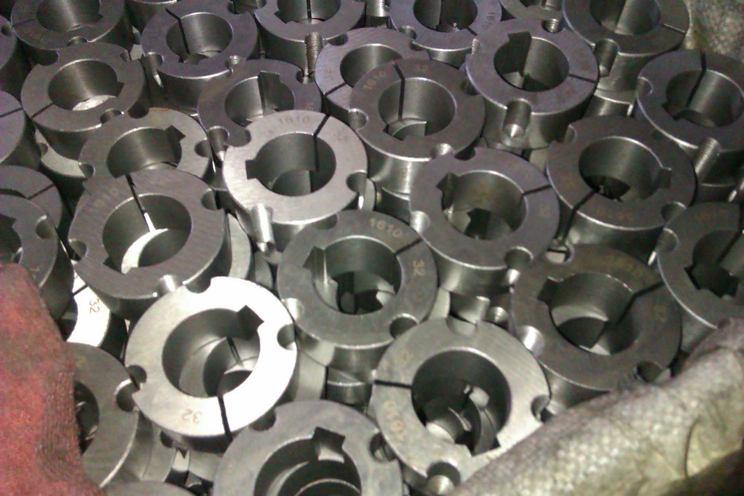 Taper Lock Bushes 1008-120100 Bronze Brass Flange Steel Iron Sleeve Tapered Rubber Taper Bore Bush for V-belt Pulley Sprocket