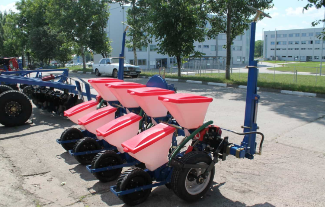 High Quality 3 Rows Multi-function Fertilizer Seeder 1500kg Seed Corn Potato Planter for Sale
