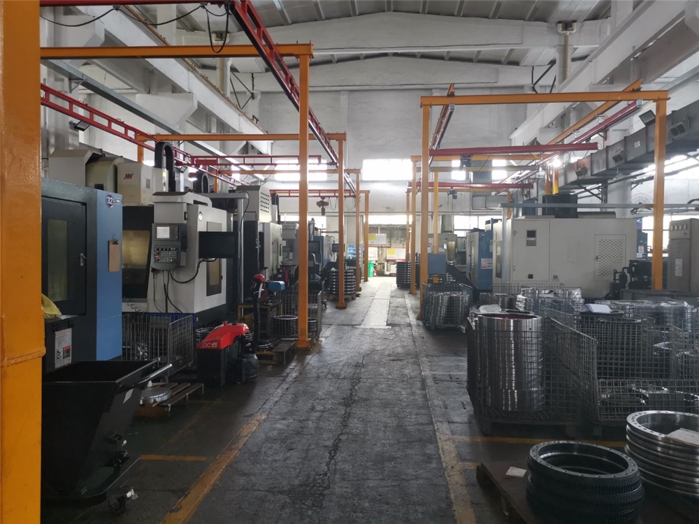 Construction Excavator Crane Roller Swing Gear Slew Drive Slewing Ring Bearing for Solar Tracker Mining Metalworking Industry