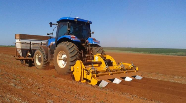 High Quality 3-5 Km/h Farm Rotary Tiller Cultivator Rotavator Agricultural Machinery for Tractor Engine Gear Core Components