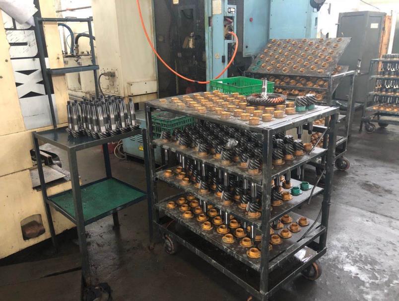 Front Differential Parts Accessories Fit for Toyota Land Cruiser FZJ100 With Side Final Gear Pinion Spider Retarder Case Yoke