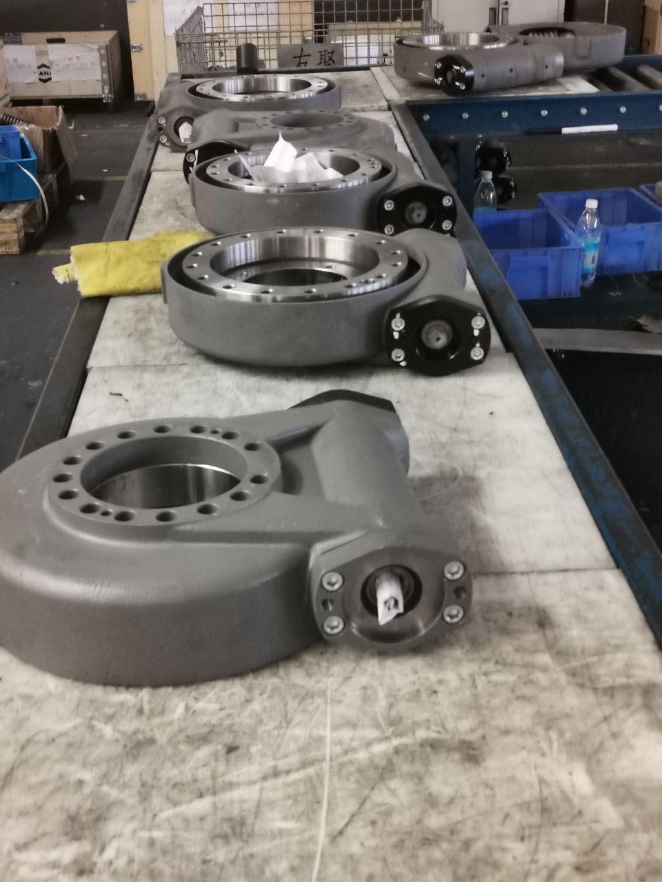 Construction Excavator Crane Roller Swing Gear Slew Drive Slewing Ring Bearing for Solar Tracker Mining Metalworking Industry