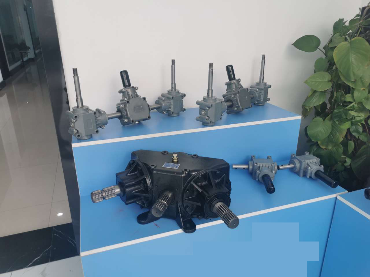 Good Quality 3-Point Hitch Mower Cutter Bar Speed Reducer Tractor-mounted Mower Cutter Bar Gear Drive Gearbox for Disc Mowers